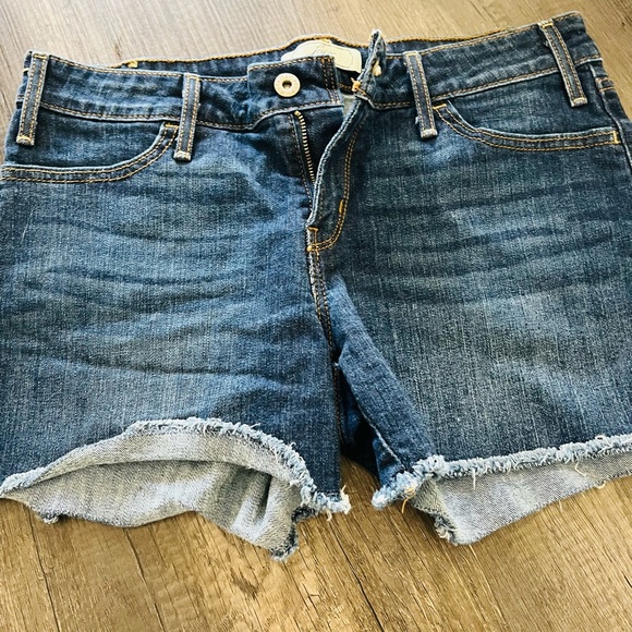 Levi’s shorts - Picture 2 of 3